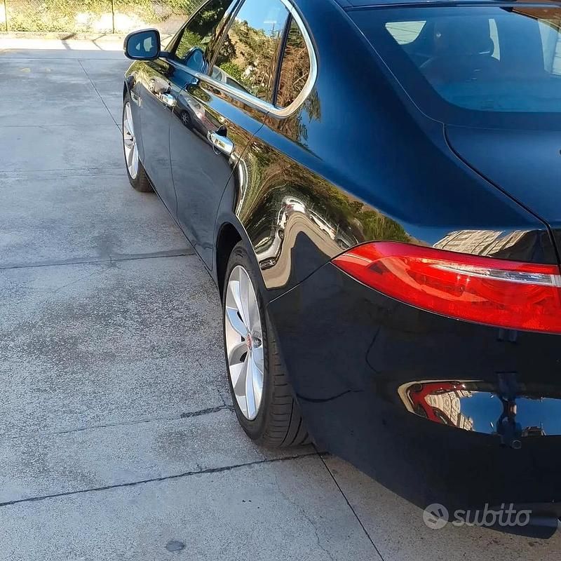 Usata Jaguar XF 200 CV (147 kW) 2017 Nero Berlina