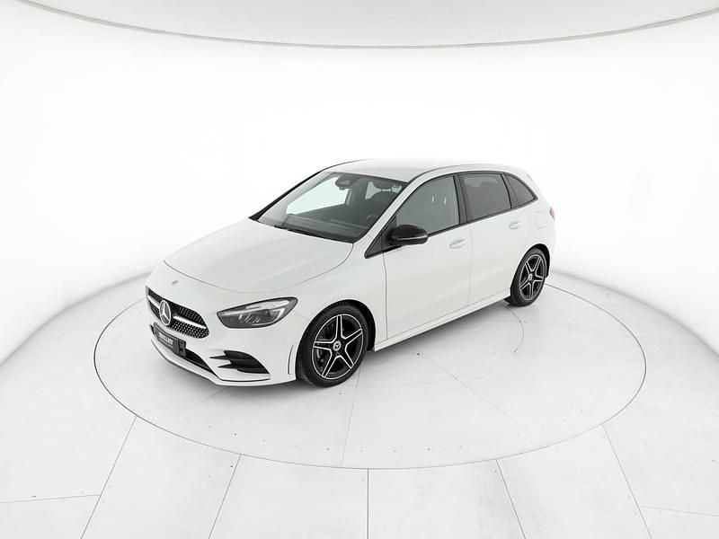 Usata Mercedes B180 AMG Line Premium 116 CV (85 kW) 2023 Bianco Monovolume