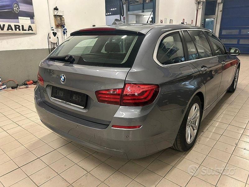 Begagnad BMW 520 Efficient Dynamics 184 HK (135 kW) 2014 Grå Sedan