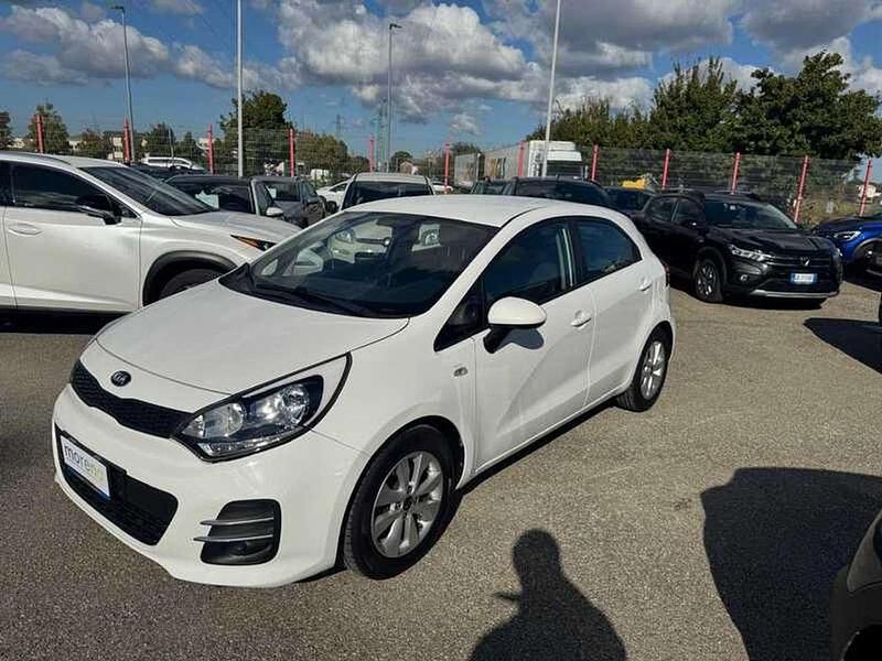 Bianco Usata 2017 Kia Rio Active Due volumi | 8790 € (Buon prezzo) - Immagine 1/4