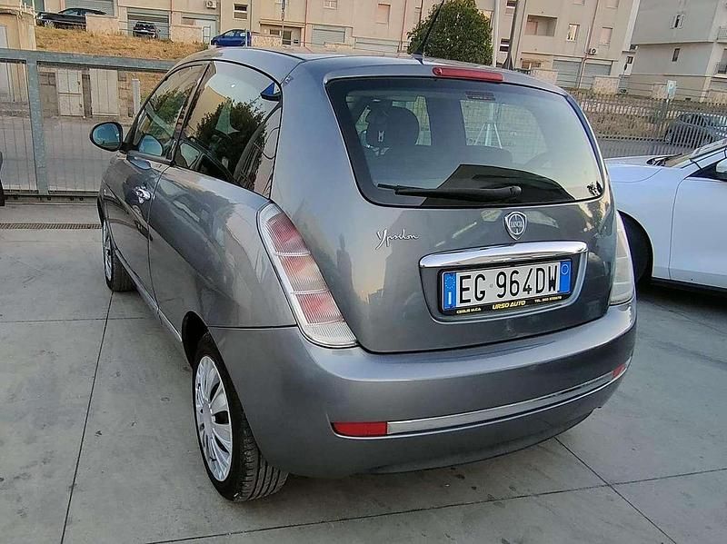 Usata Lancia Ypsilon Platinum 75 CV (55 kW) 2011 Grigio Utilitaria