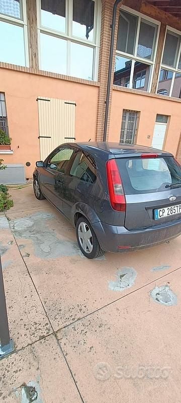 Usata Ford Fiesta 73 CV (53 kW) 2004 Utilitaria