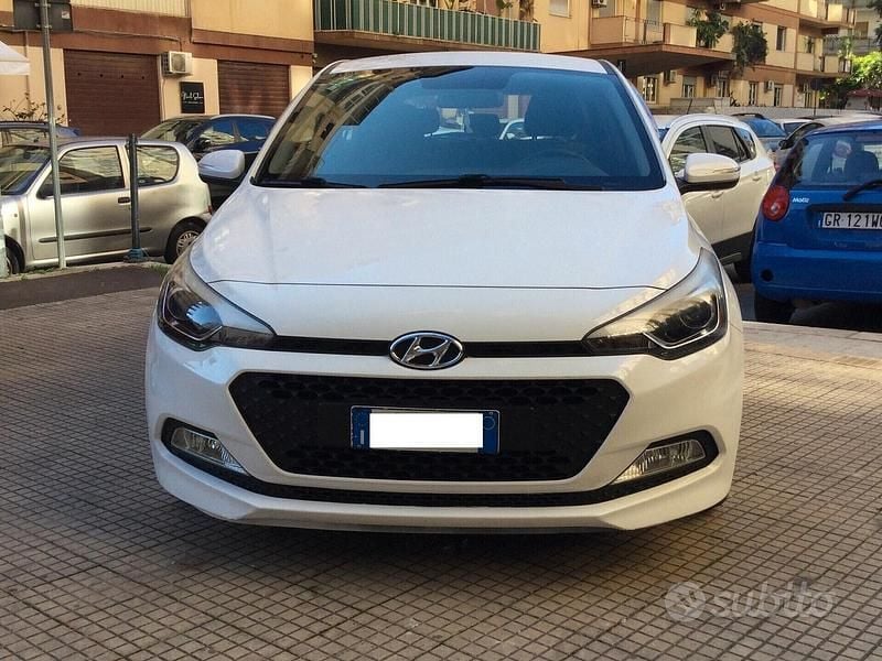 Usata Hyundai i20 Blackline 84 CV (61 kW) 2017 Bianco Berlina