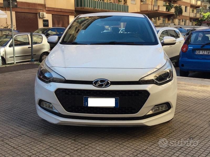 Usata Hyundai i20 Blackline 84 CV (61 kW) 2017 Bianco Berlina