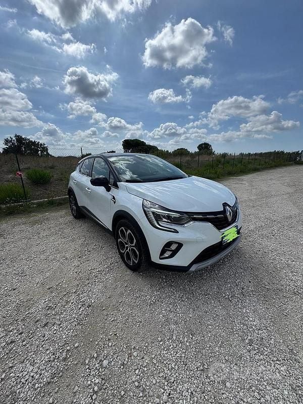 Bianco Usata 2023 Renault Captur SUV | 20.000 € (Buon prezzo) - Immagine 1/4