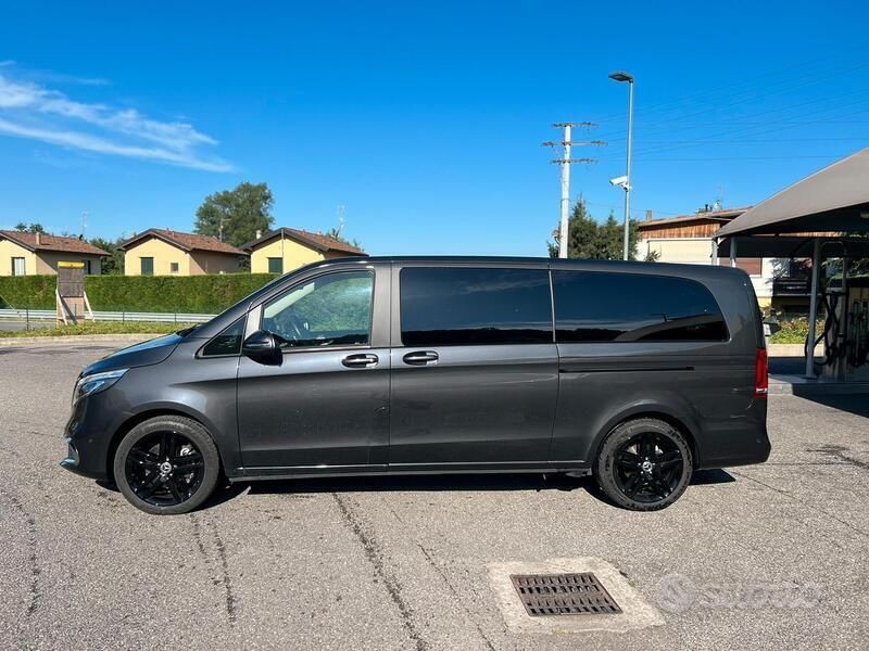 Usata Mercedes V250 Premium 190 CV (139 kW) 2022 Grigio Monovolume