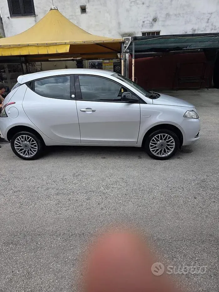 Usata Lancia Ypsilon 80 CV (58 kW) 2013 Grigio Utilitaria