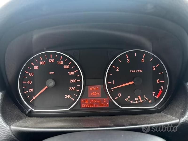 Usata BMW 118 143 CV (105 kW) 2007 Nero Utilitaria