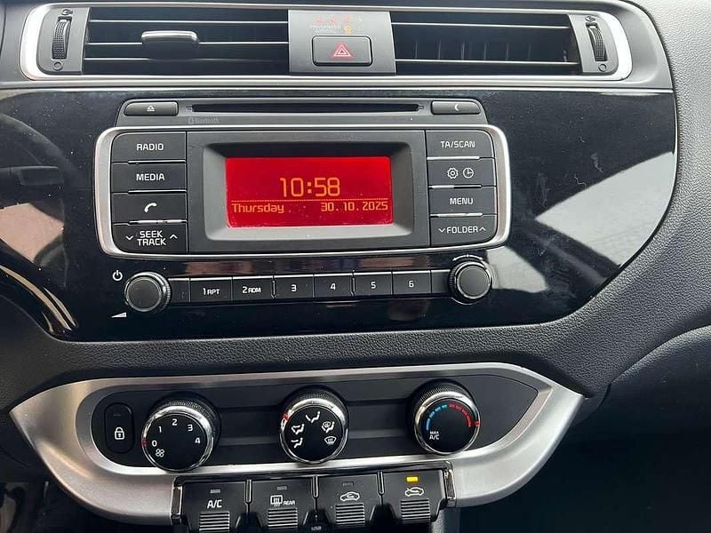 Usata Kia Rio Active 75 CV (55 kW) 2016 Berlina