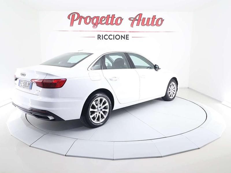 Begagnad Audi A4 Ambiente 190 HK (139 kW) 2019 Vit Sedan