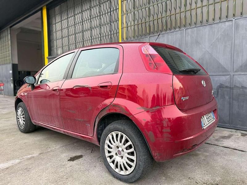 Usata Fiat Grande Punto Dynamic 77 CV (56 kW) 2009 Rosso Utilitaria