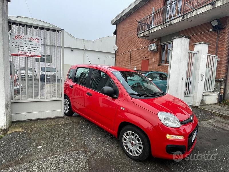 Usata Fiat Panda Lounge 69 CV (50 kW) 2017 Rosso Berlina