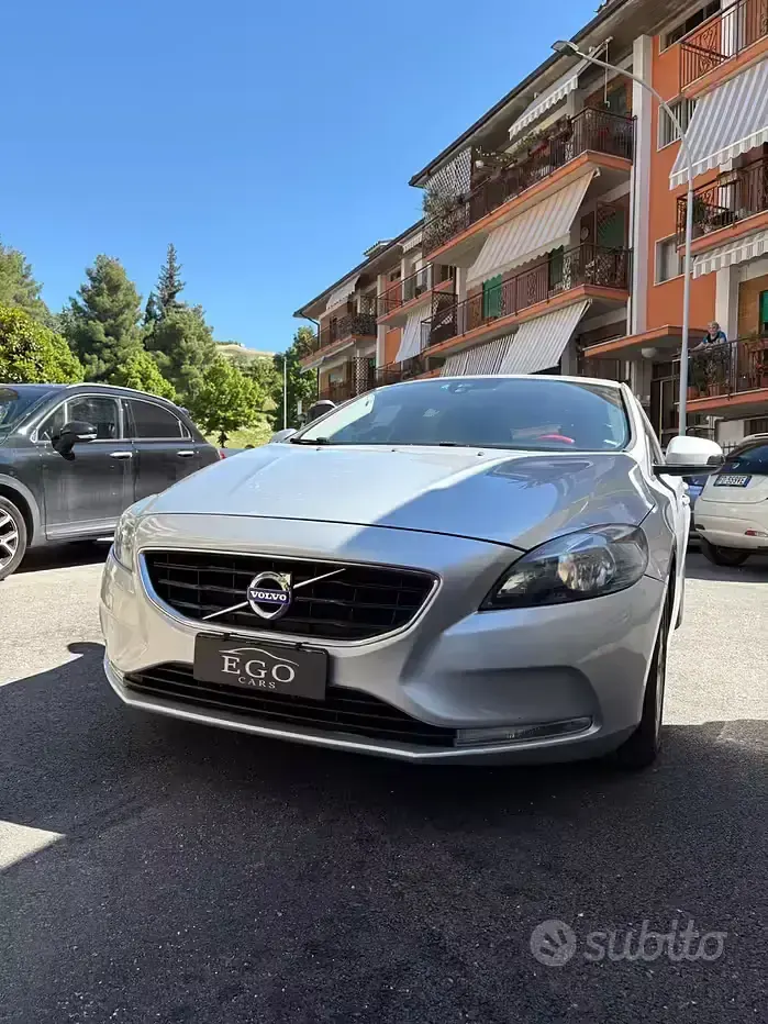 Usata Volvo V40 Summum 115 CV (84 kW) 2014 Grigio Berlina