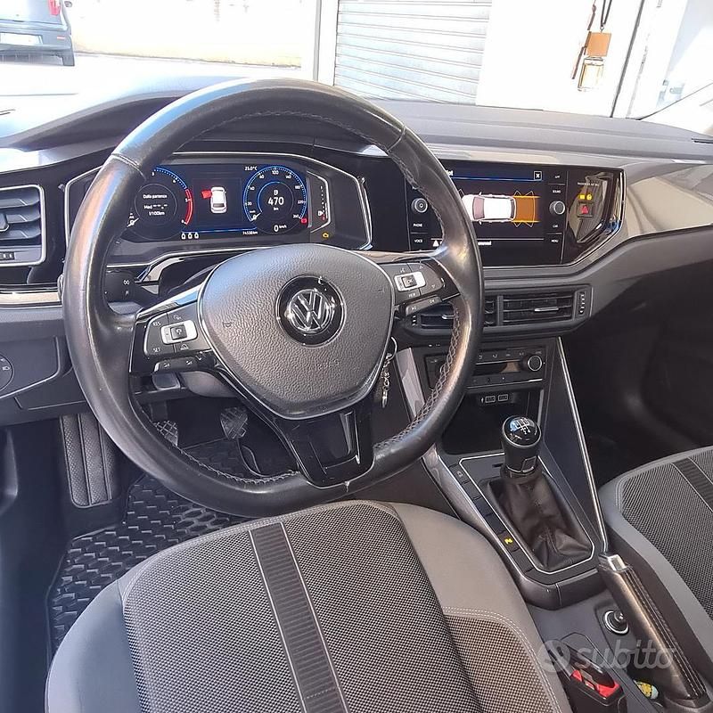 Usata VW Polo R-line 90 CV (66 kW) 2019 Grigio Berlina