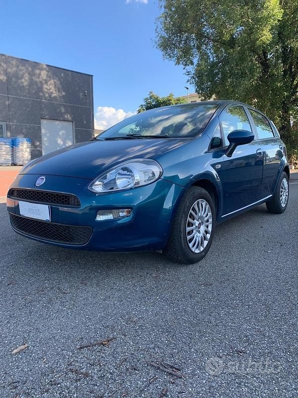 Usata Fiat Punto Lounge 75 CV (55 kW) 2014 Blu Berlina