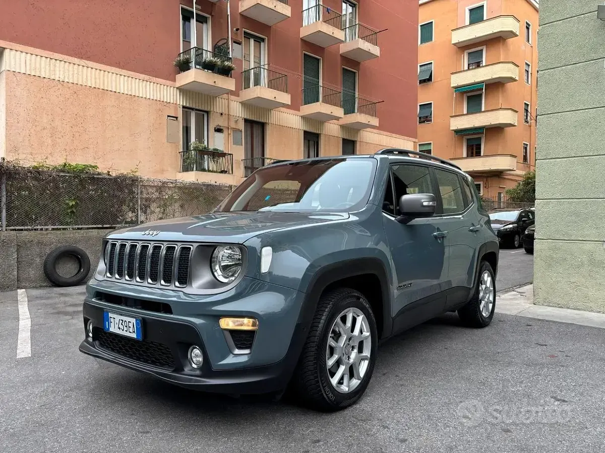 Usado Jeep Renegade Limited 120 CV (88 kW) 2018 Gris SUV