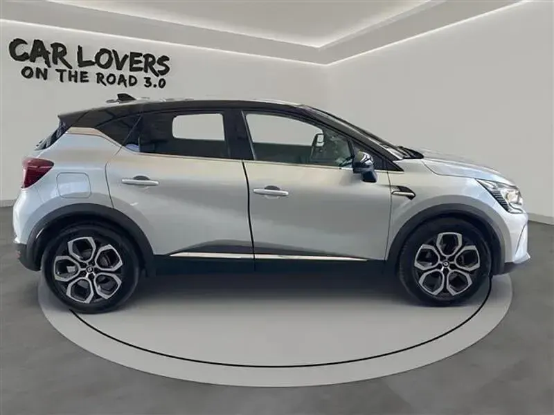 Käytetty Renault Captur Techno 101 HP (74 kW) 2023 Harmaa Katumaasturi