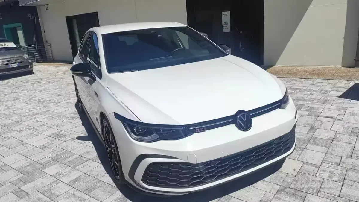 Usata VW Golf VIII GTI 245 CV (180 kW) 2024 Bianco Berlina