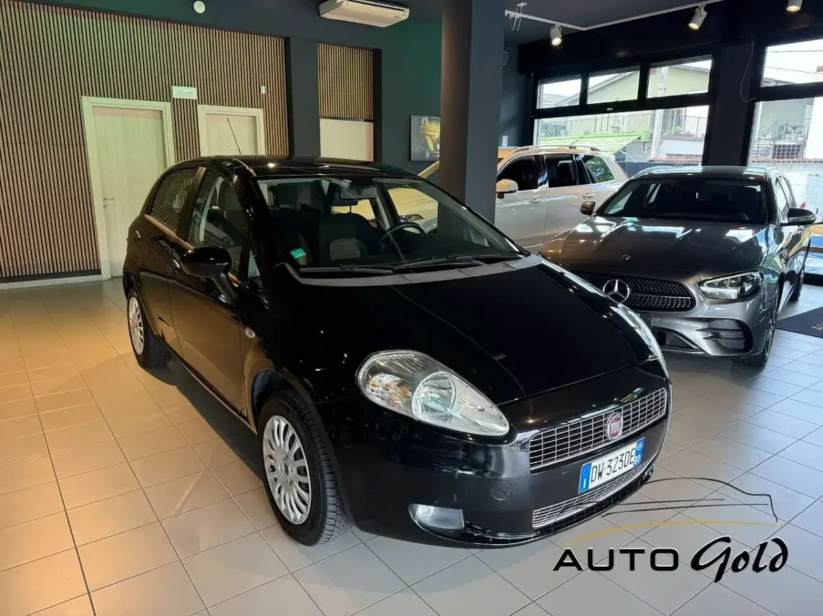 Usata Fiat Grande Punto Dynamic 77 CV (56 kW) 2009 Nero Utilitaria