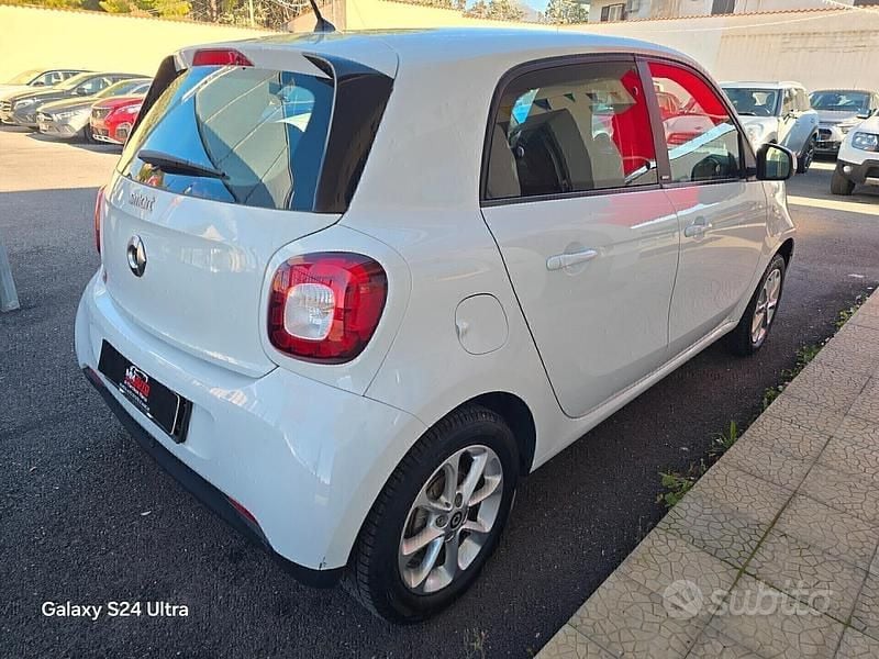 Usata Smart ForFour 71 CV (52 kW) 2017 Bianco Utilitaria