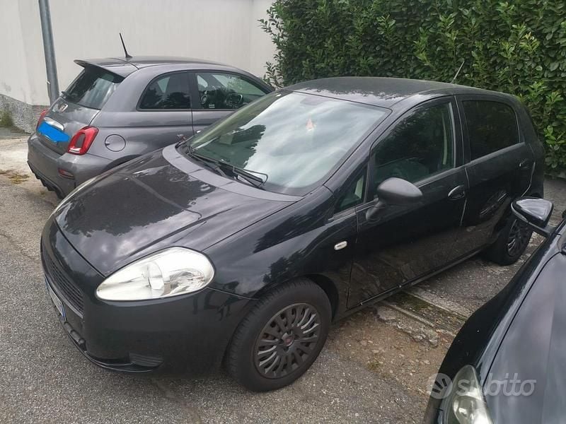 Nero Usata 2010 Fiat Grande Punto Due volumi | 1800 € (Super prezzo) - Immagine 1/4