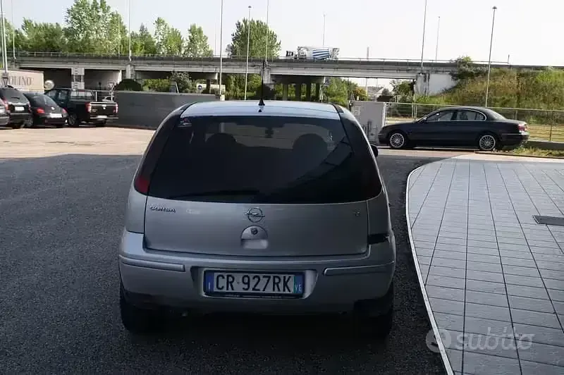 Usata Opel Corsa Club 75 CV (55 kW) 2005 Grigio Utilitaria