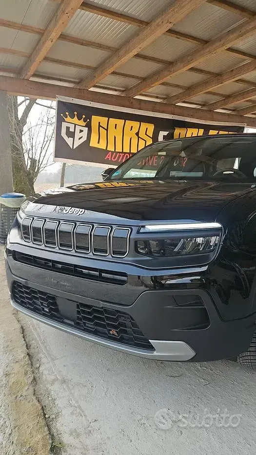 Käytetty Jeep Avenger Altitude 101 HP (74 kW) 2024 Musta Katumaasturi