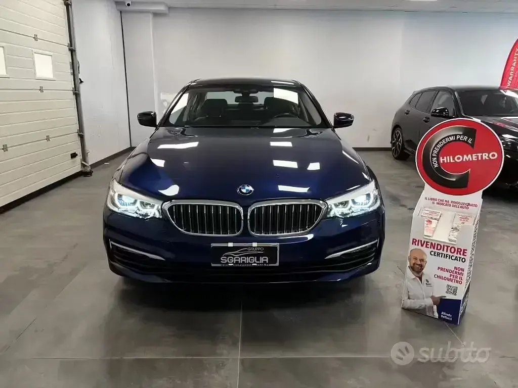 Usado BMW 530 Luxury Line 249 HP (183 kW) 2019 Azul Sedan