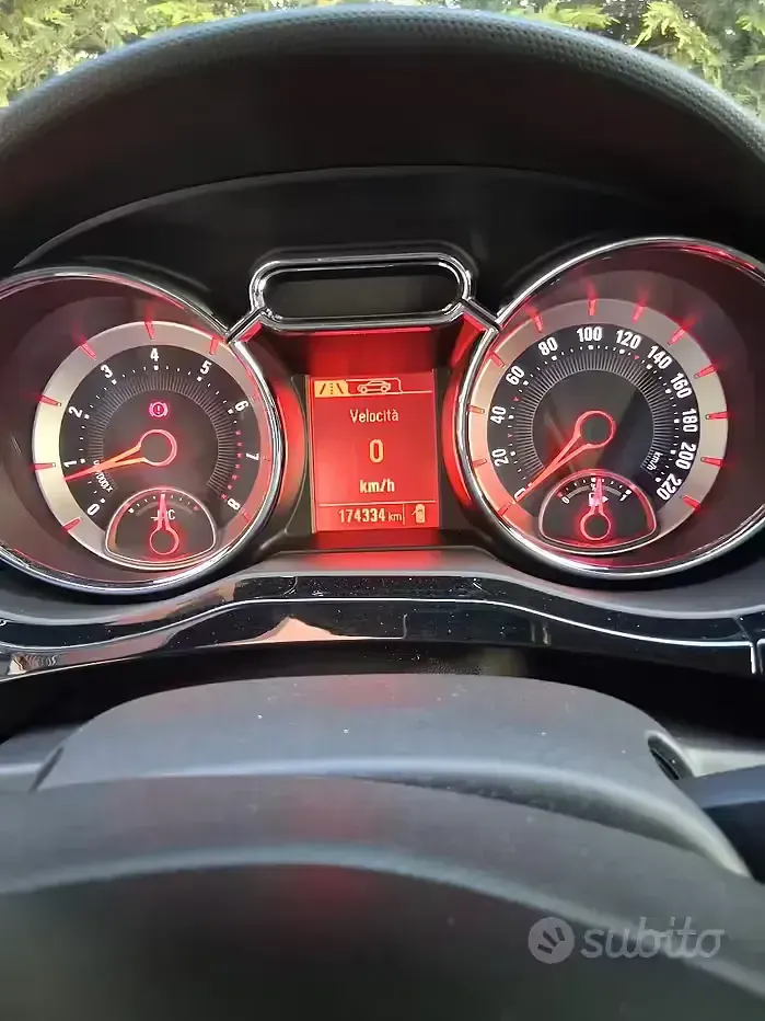 Usata Opel Adam 87 CV (63 kW) 2014 Nero Utilitaria