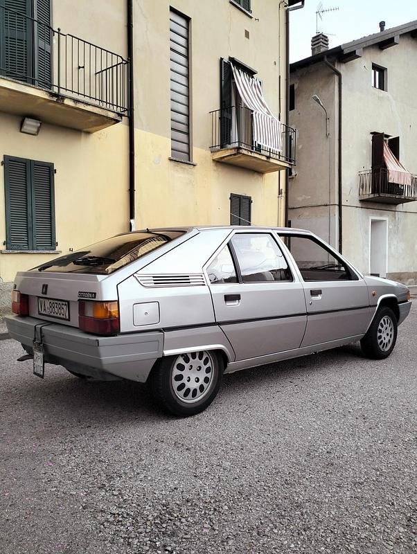 Usata Citroën BX 70 CV (51 kW) 1986 Grigio Berlina