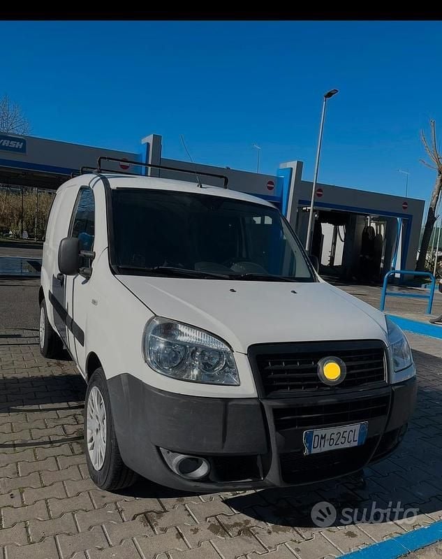 Begagnad Fiat Doblò 75 HK (55 kW) 2007 Vit Minibuss