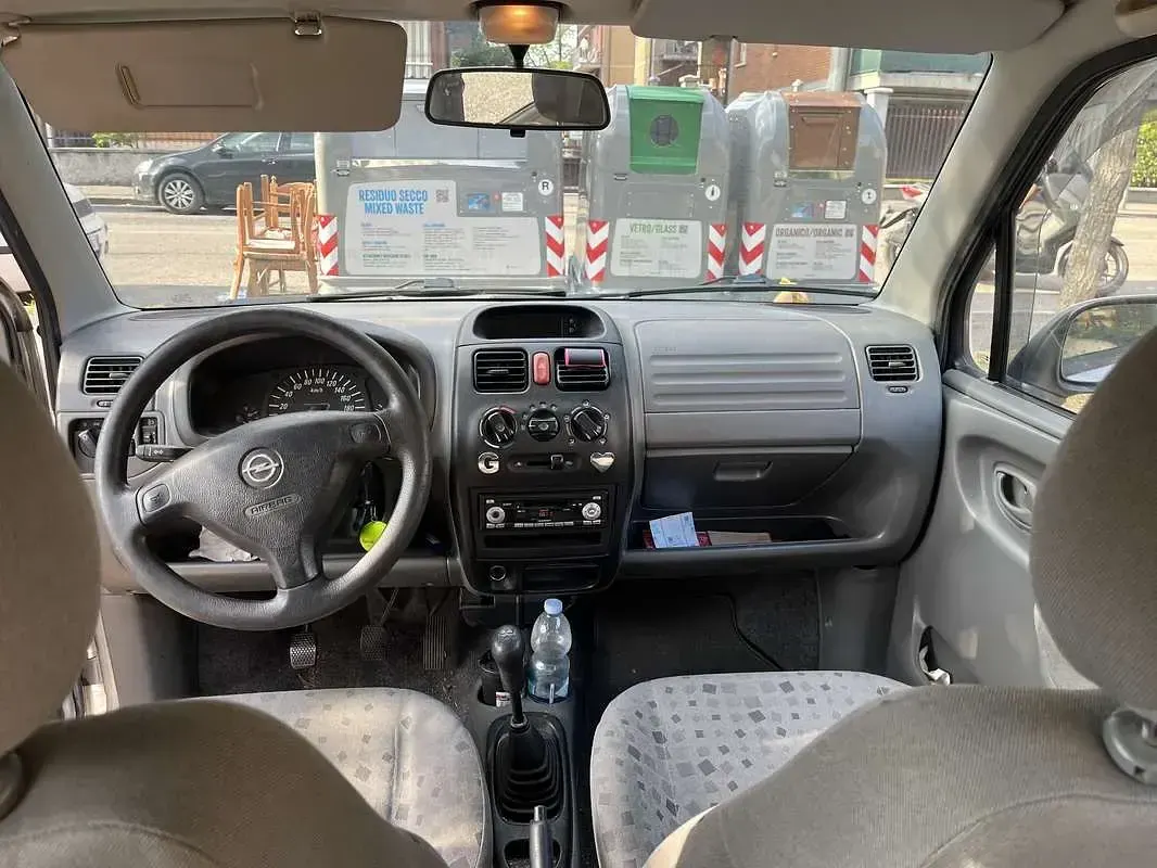 Usata Opel Agila 75 CV (55 kW) 2002 Grigio Monovolume