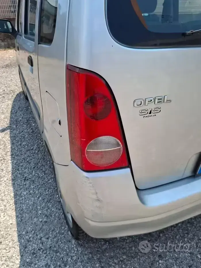 Usata Opel Agila 58 CV (42 kW) 2002 Grigio Monovolume