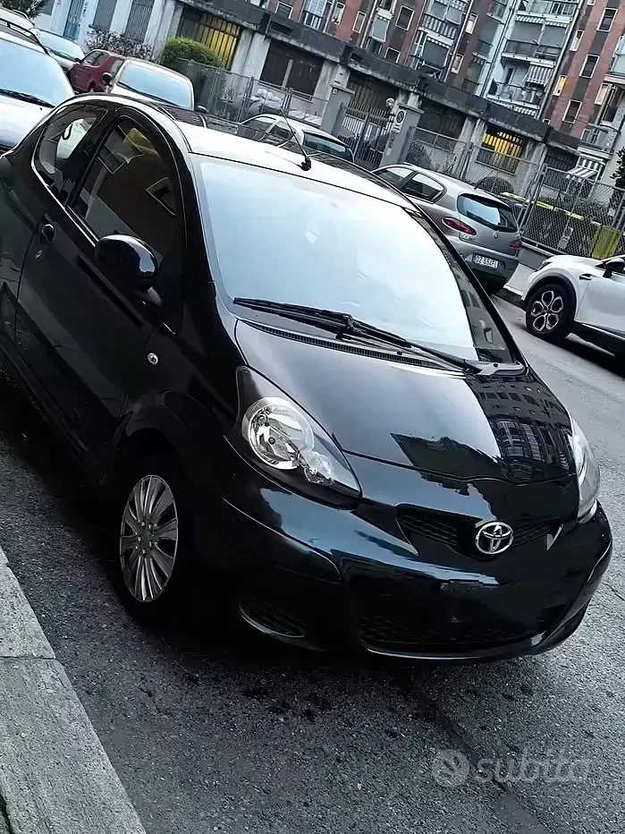 Usata Toyota Aygo 68 CV (50 kW) 2011 Nero Utilitaria