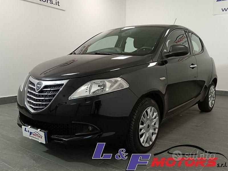 Usata Lancia Ypsilon Gold 69 CV (50 kW) 2016 Nero Utilitaria