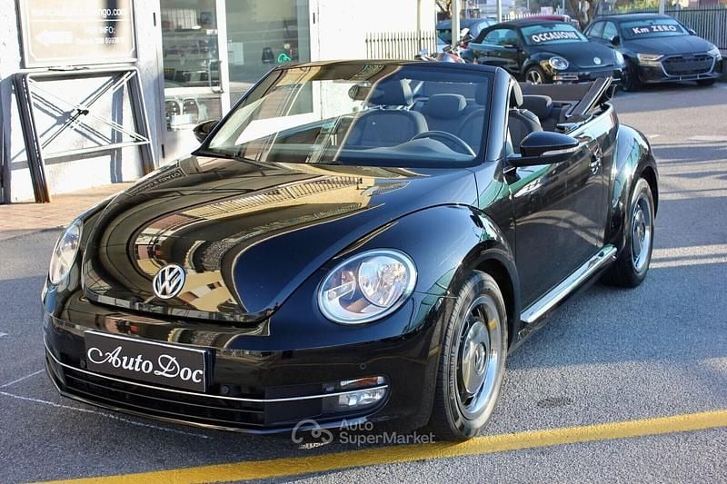 Usata VW Beetle Cabriolet Design 105 CV (77 kW) 2015 Nero Cabrio