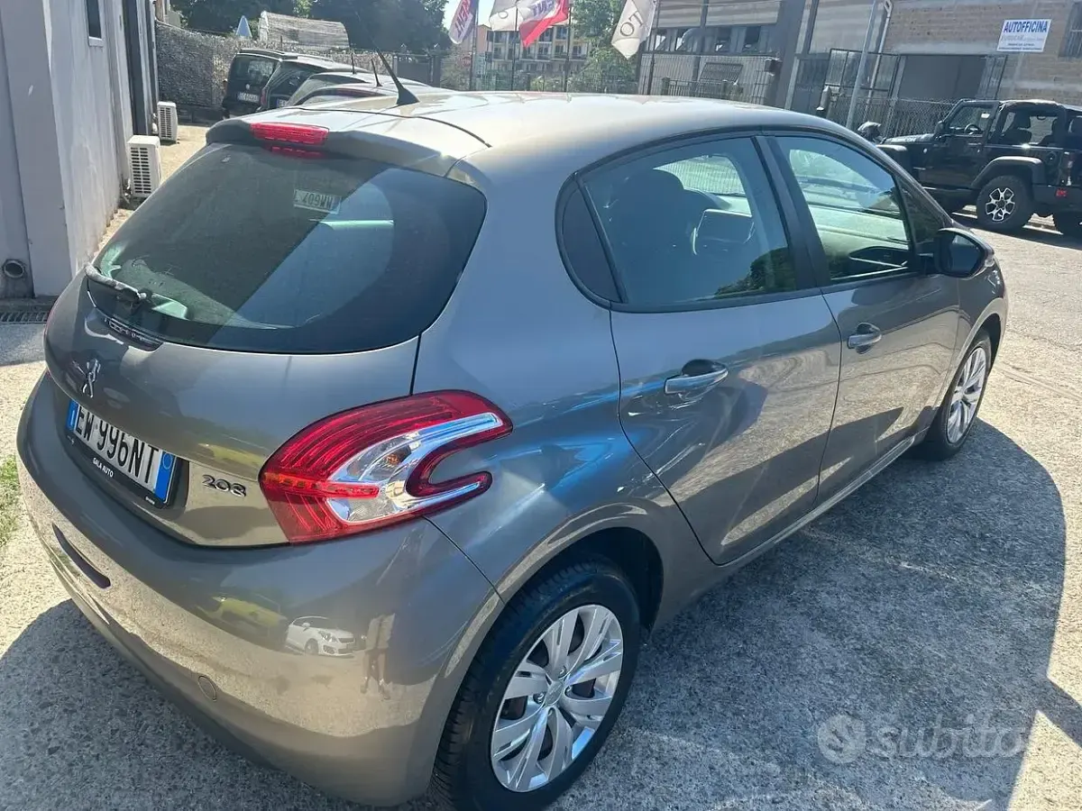 Usata Peugeot 208 Active 82 CV (60 kW) 2014 Grigio Utilitaria