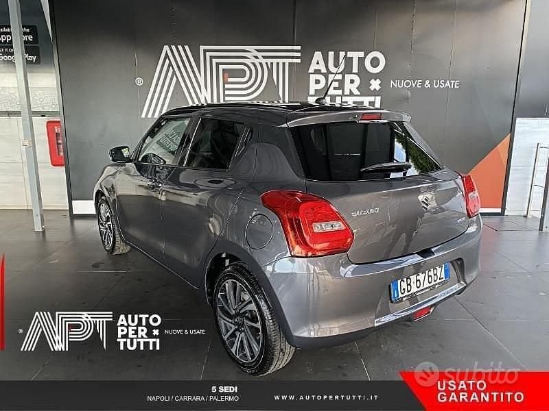 Usata Suzuki Swift 83 CV (61 kW) 2020 Grigio scuro Utilitaria