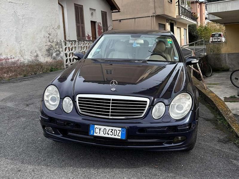 Usata Mercedes E280 Avantgarde 131 CV (96 kW) 2005 Blu/azzurro Berlina