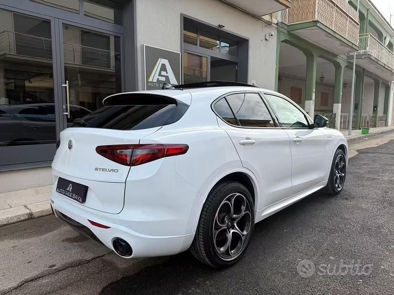 Begagnad Alfa Romeo Stelvio Veloce 210 HK (154 kW) 2022 Vit SUV