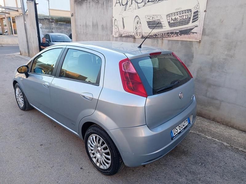 Usata Fiat Grande Punto Dynamic 75 CV (55 kW) 2008 Grigio Utilitaria