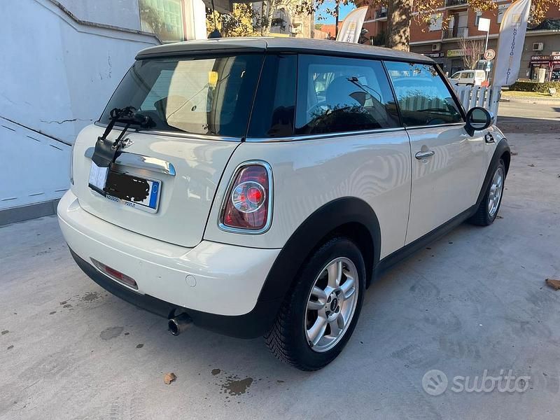 Begagnad Mini ONE 75 HK (55 kW) 2012 Vit Halvkombi