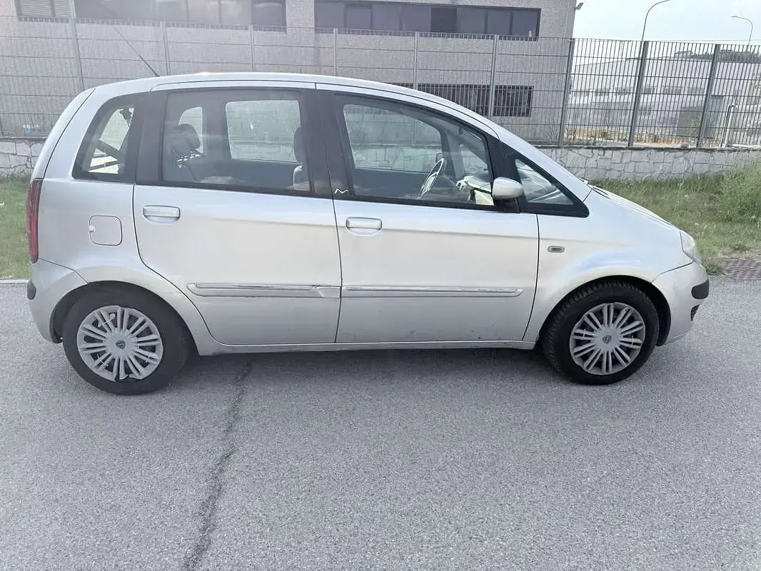 Usata Lancia Musa 69 CV (50 kW) 2007 Grigio Monovolume