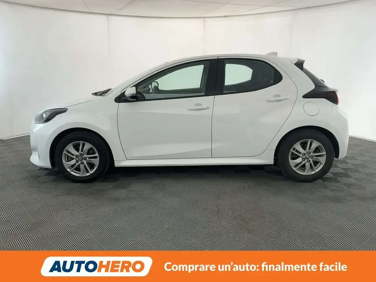 Usata Toyota Yaris Active 92 CV (67 kW) 2024 Bianco Utilitaria