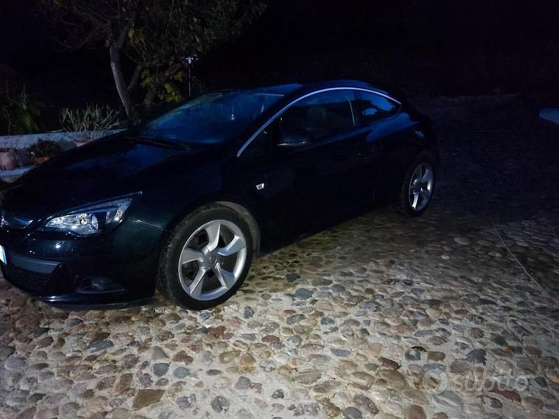 Usata 2013 Opel Astra GTC | 3500 € (Super prezzo) - Immagine 1/1