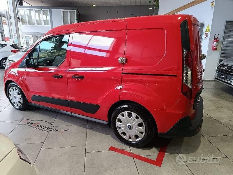 Usado Ford Transit Connect 120 CV (88 kW) 2019 Rojo Monovolumen