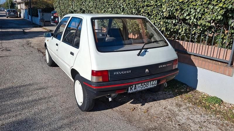 Bianco Usata 1992 Peugeot 205 Tre volumi | 1700 € - Immagine 1/4