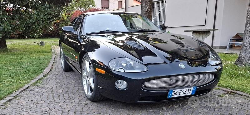 Usata Jaguar XK8 R 396 CV (291 kW) 2002 Nero Coupé