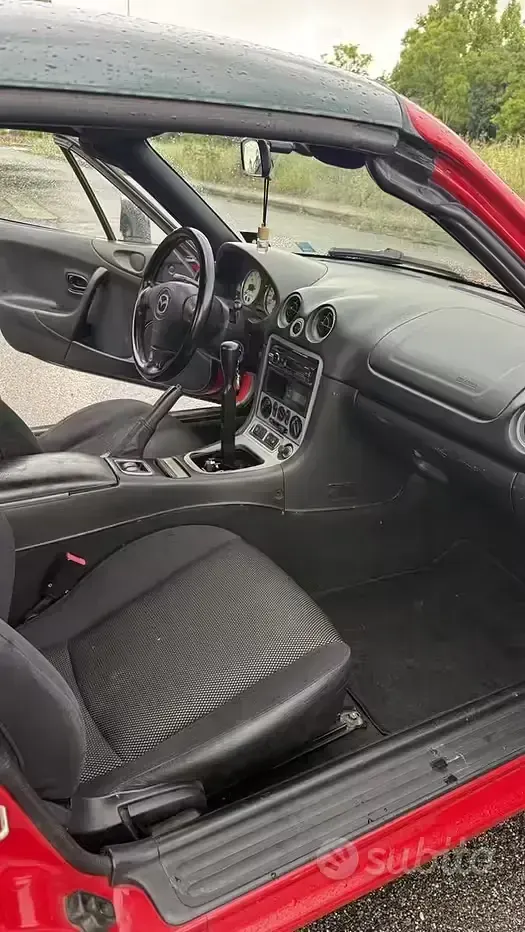 Usata Mazda MX5 110 CV (80 kW) 1999 Rosso Cabrio