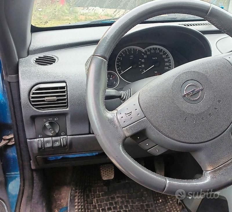 Usata Opel Tigra 2005 Blu Cabrio